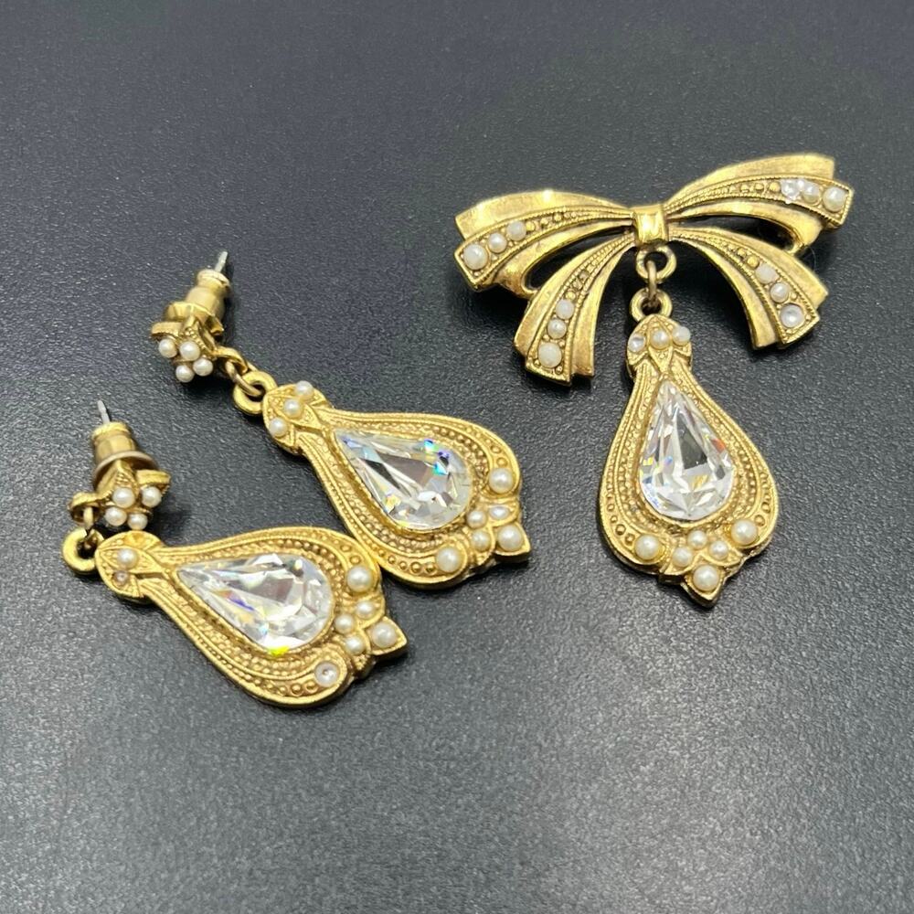 1928 Vintage Gold Tone Faux Seed Pearl Rhinestone Bow Brooch‎ and Earring Set